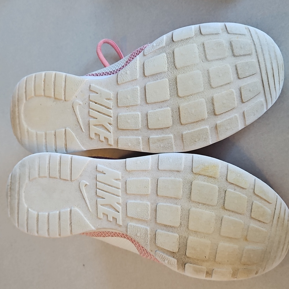 Nike Pink Shoes - Picture 12 of 13